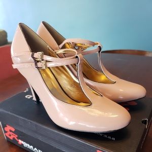 Modcloth Peach Pink Patent Mary Jane Heels Size 8